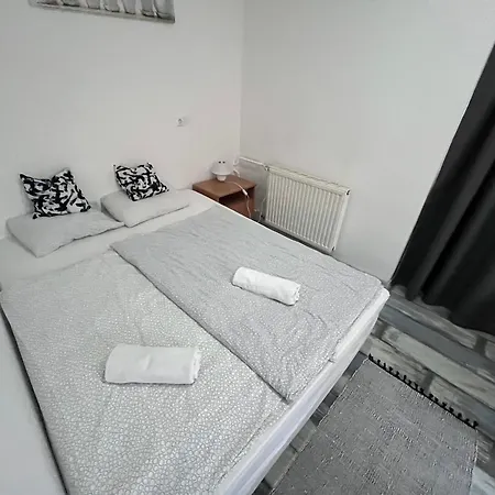Majus 1 Vendeghaz- Se 2* Se