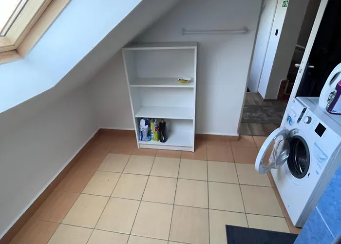 Majus 1 Vendeghaz- Se 3*